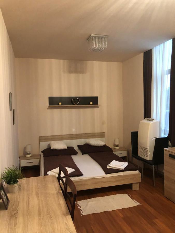 Quiet -Residential Area 2 Bedroom+Living Room Apartment Szombathely Dış mekan fotoğraf
